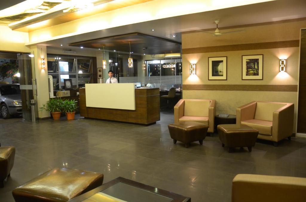 Hotel Chandralok Lonavala Dış mekan fotoğraf