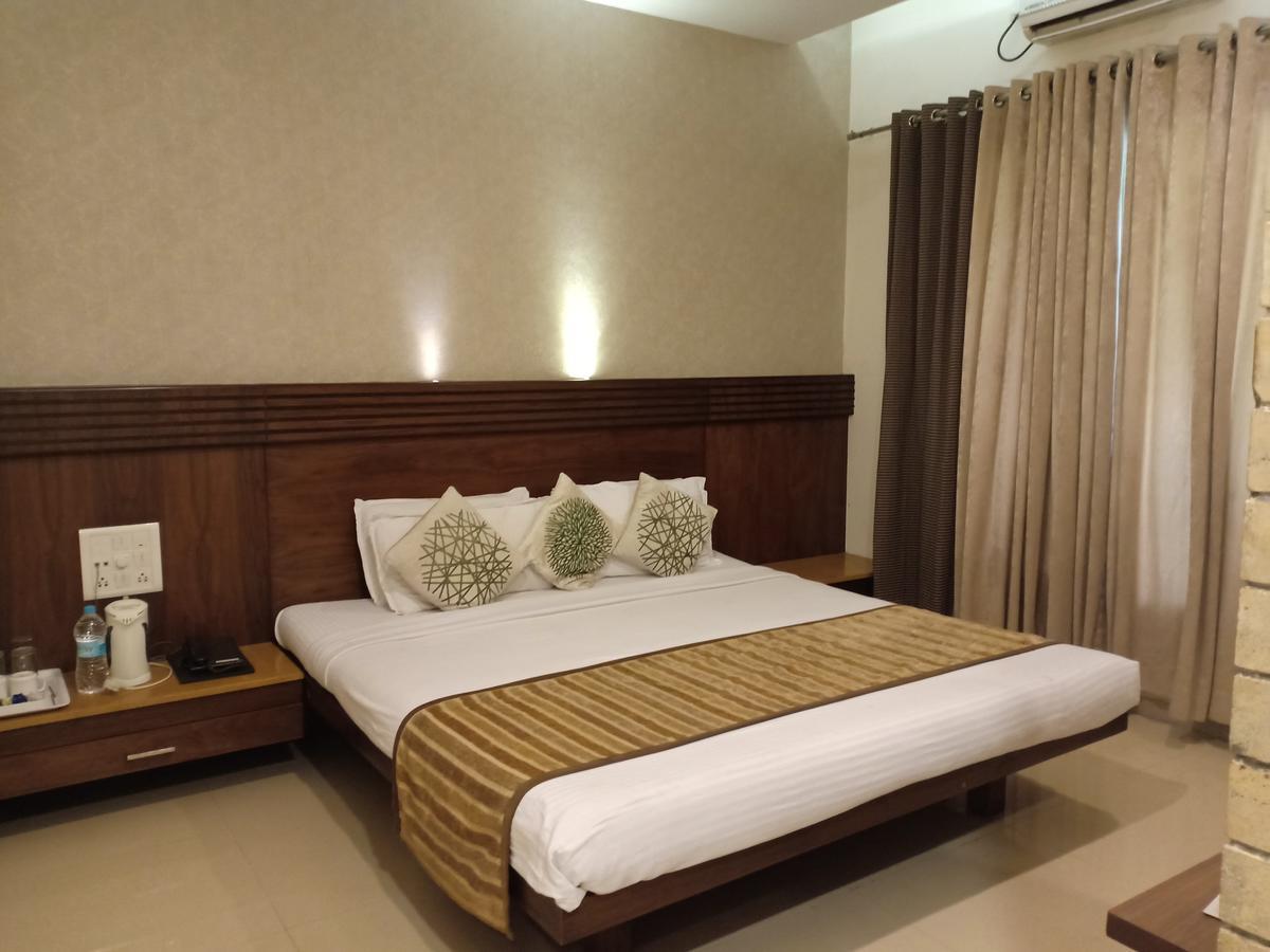 Hotel Chandralok Lonavala Dış mekan fotoğraf